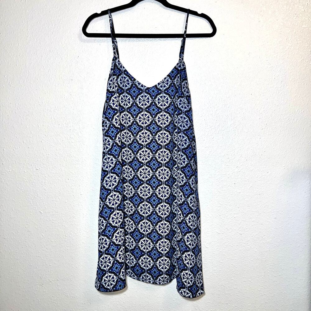 Lulus Audrey Geometric Kaleidoscope Print Blue and White Sleeveless Shift Dress